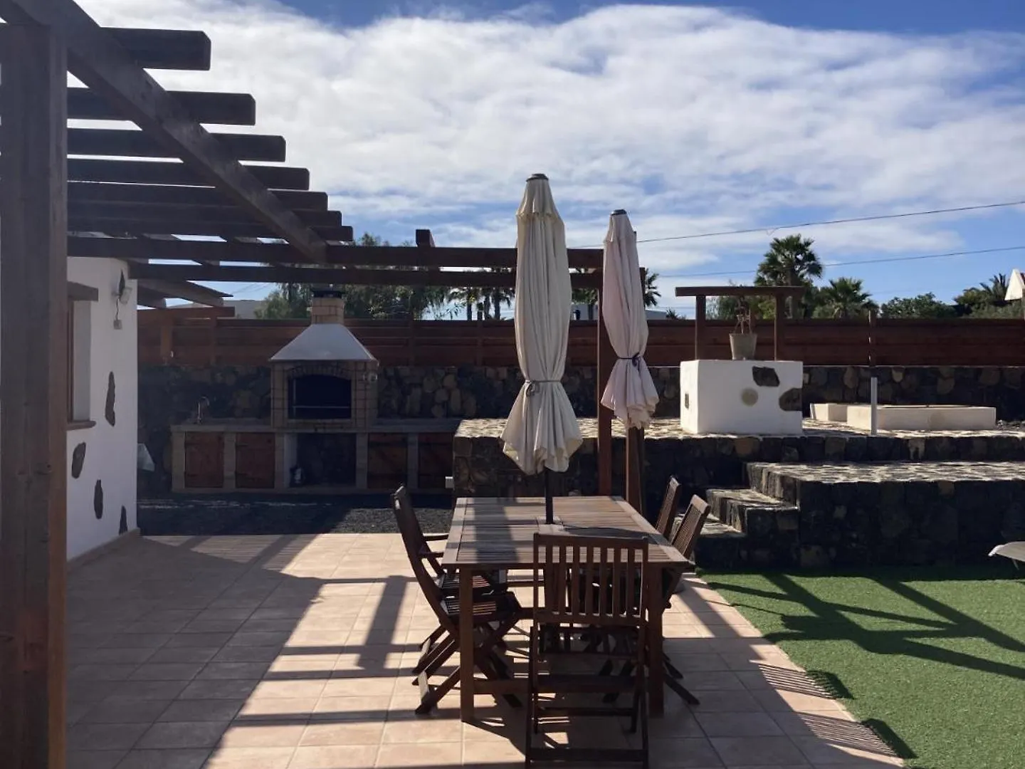 Rosa De La Laguna Lajares Villa